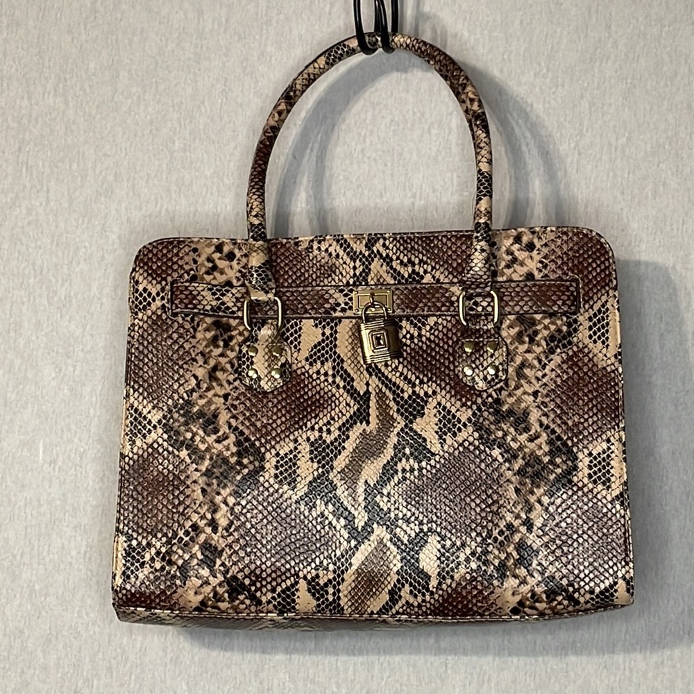 Snake print, hand bag.